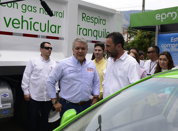 Construyendo País - Bus eléctrico
Construyendo País - Bus eléctrico
Fecha: Agosto 31 de 2019. 
Para descargar esta fotografía en alta resolución, haga clic sobre la imagen hasta que la misma se despliegue en la pantalla completa; luego dé clic derecho y elija la opción "guardar imagen como". 
En caso de publicación por cualquier medio, solicitamos acompañarla del crédito: "Foto EPM"
Palabras clave: Construyendo País - Bus eléctrico