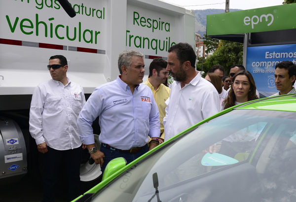 Construyendo País - Bus eléctrico
Construyendo País - Bus eléctrico
Fecha: Agosto 31 de 2019. 
Para descargar esta fotografía en alta resolución, haga clic sobre la imagen hasta que la misma se despliegue en la pantalla completa; luego dé clic derecho y elija la opción "guardar imagen como". 
En caso de publicación por cualquier medio, solicitamos acompañarla del crédito: "Foto EPM"
Palabras clave: Construyendo País - Bus eléctrico