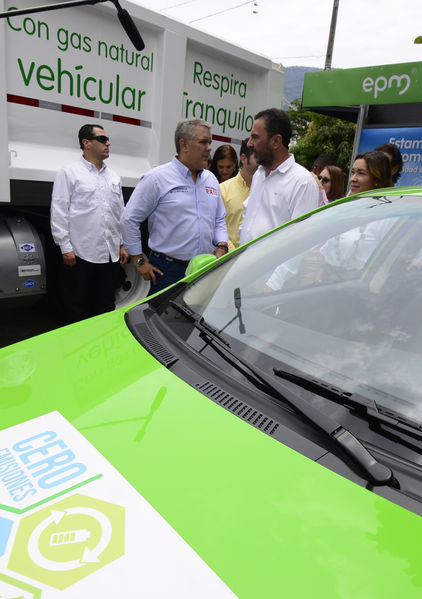 Construyendo País - Bus eléctrico
Construyendo País - Bus eléctrico
Fecha: Agosto 31 de 2019. 
Para descargar esta fotografía en alta resolución, haga clic sobre la imagen hasta que la misma se despliegue en la pantalla completa; luego dé clic derecho y elija la opción "guardar imagen como". 
En caso de publicación por cualquier medio, solicitamos acompañarla del crédito: "Foto EPM"
Palabras clave: Construyendo País - Bus eléctrico