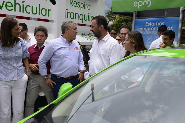 Construyendo País - Bus eléctrico
Construyendo País - Bus eléctrico
Fecha: Agosto 31 de 2019. 
Para descargar esta fotografía en alta resolución, haga clic sobre la imagen hasta que la misma se despliegue en la pantalla completa; luego dé clic derecho y elija la opción "guardar imagen como". 
En caso de publicación por cualquier medio, solicitamos acompañarla del crédito: "Foto EPM"
Palabras clave: Construyendo País - Bus eléctrico