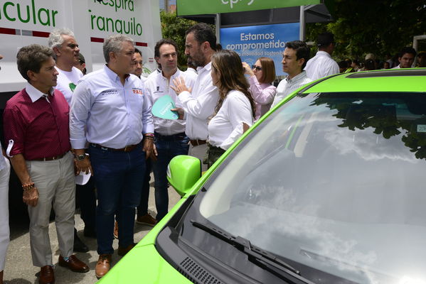 Construyendo País - Bus eléctrico
Construyendo País - Bus eléctrico
Fecha: Agosto 31 de 2019. 
Para descargar esta fotografía en alta resolución, haga clic sobre la imagen hasta que la misma se despliegue en la pantalla completa; luego dé clic derecho y elija la opción "guardar imagen como". 
En caso de publicación por cualquier medio, solicitamos acompañarla del crédito: "Foto EPM"
Palabras clave: Construyendo País - Bus eléctrico