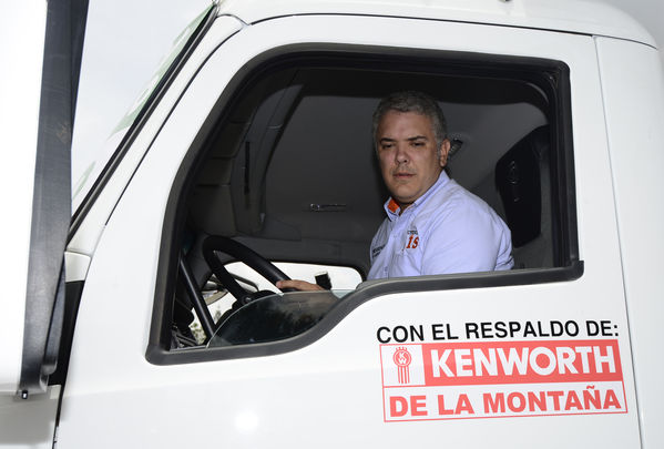 Construyendo País - Bus eléctrico
Construyendo País - Bus eléctrico
Fecha: Agosto 31 de 2019. 
Para descargar esta fotografía en alta resolución, haga clic sobre la imagen hasta que la misma se despliegue en la pantalla completa; luego dé clic derecho y elija la opción "guardar imagen como". 
En caso de publicación por cualquier medio, solicitamos acompañarla del crédito: "Foto EPM"
Palabras clave: Construyendo País - Bus eléctrico