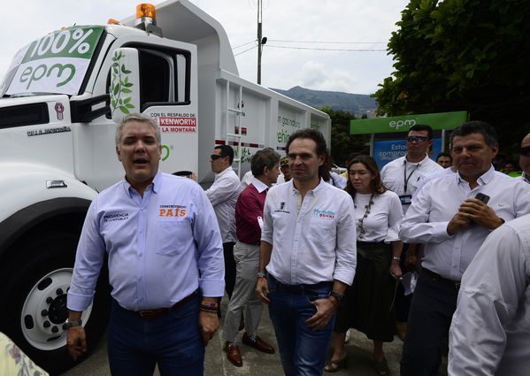 Construyendo País - Bus eléctrico
Construyendo País - Bus eléctrico
Fecha: Agosto 31 de 2019. 
Para descargar esta fotografía en alta resolución, haga clic sobre la imagen hasta que la misma se despliegue en la pantalla completa; luego dé clic derecho y elija la opción "guardar imagen como". 
En caso de publicación por cualquier medio, solicitamos acompañarla del crédito: "Foto EPM"
Palabras clave: Construyendo País - Bus eléctrico