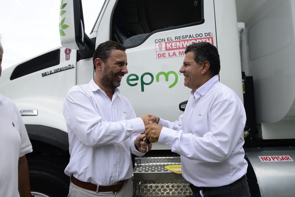 Construyendo País - Bus eléctrico
Construyendo País - Bus eléctrico
Fecha: Agosto 31 de 2019. 
Para descargar esta fotografía en alta resolución, haga clic sobre la imagen hasta que la misma se despliegue en la pantalla completa; luego dé clic derecho y elija la opción "guardar imagen como". 
En caso de publicación por cualquier medio, solicitamos acompañarla del crédito: "Foto EPM"
Palabras clave: Construyendo País - Bus eléctrico