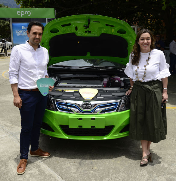 Construyendo País - Bus eléctrico
Construyendo País - Bus eléctrico
Fecha: Agosto 31 de 2019. 
Para descargar esta fotografía en alta resolución, haga clic sobre la imagen hasta que la misma se despliegue en la pantalla completa; luego dé clic derecho y elija la opción "guardar imagen como". 
En caso de publicación por cualquier medio, solicitamos acompañarla del crédito: "Foto EPM"
Palabras clave: Construyendo País - Bus eléctrico