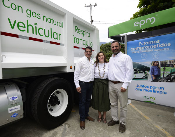 Construyendo País - Bus eléctrico
Construyendo País - Bus eléctrico
Fecha: Agosto 31 de 2019. 
Para descargar esta fotografía en alta resolución, haga clic sobre la imagen hasta que la misma se despliegue en la pantalla completa; luego dé clic derecho y elija la opción "guardar imagen como". 
En caso de publicación por cualquier medio, solicitamos acompañarla del crédito: "Foto EPM"
Palabras clave: Construyendo País - Bus eléctrico