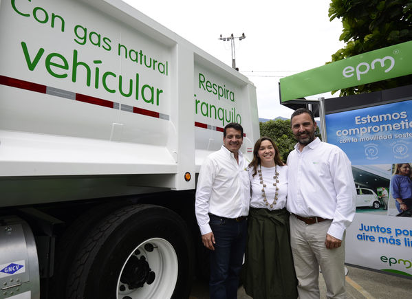 Construyendo País - Bus eléctrico
Construyendo País - Bus eléctrico
Fecha: Agosto 31 de 2019. 
Para descargar esta fotografía en alta resolución, haga clic sobre la imagen hasta que la misma se despliegue en la pantalla completa; luego dé clic derecho y elija la opción "guardar imagen como". 
En caso de publicación por cualquier medio, solicitamos acompañarla del crédito: "Foto EPM"
Palabras clave: Construyendo País - Bus eléctrico