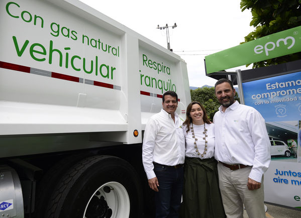 Construyendo País - Bus eléctrico
Construyendo País - Bus eléctrico
Fecha: Agosto 31 de 2019. 
Para descargar esta fotografía en alta resolución, haga clic sobre la imagen hasta que la misma se despliegue en la pantalla completa; luego dé clic derecho y elija la opción "guardar imagen como". 
En caso de publicación por cualquier medio, solicitamos acompañarla del crédito: "Foto EPM"
Palabras clave: Construyendo País - Bus eléctrico