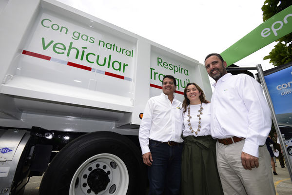 Construyendo País - Bus eléctrico
Construyendo País - Bus eléctrico
Fecha: Agosto 31 de 2019. 
Para descargar esta fotografía en alta resolución, haga clic sobre la imagen hasta que la misma se despliegue en la pantalla completa; luego dé clic derecho y elija la opción "guardar imagen como". 
En caso de publicación por cualquier medio, solicitamos acompañarla del crédito: "Foto EPM"
Palabras clave: Construyendo País - Bus eléctrico