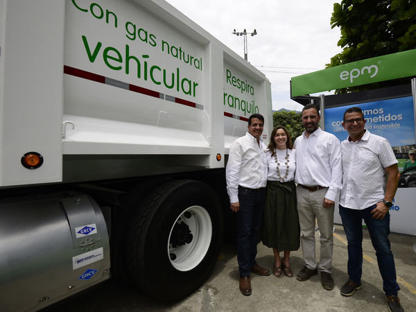 Construyendo País - Bus eléctrico
Construyendo País - Bus eléctrico
Fecha: Agosto 31 de 2019. 
Para descargar esta fotografía en alta resolución, haga clic sobre la imagen hasta que la misma se despliegue en la pantalla completa; luego dé clic derecho y elija la opción "guardar imagen como". 
En caso de publicación por cualquier medio, solicitamos acompañarla del crédito: "Foto EPM"
Palabras clave: Construyendo País - Bus eléctrico