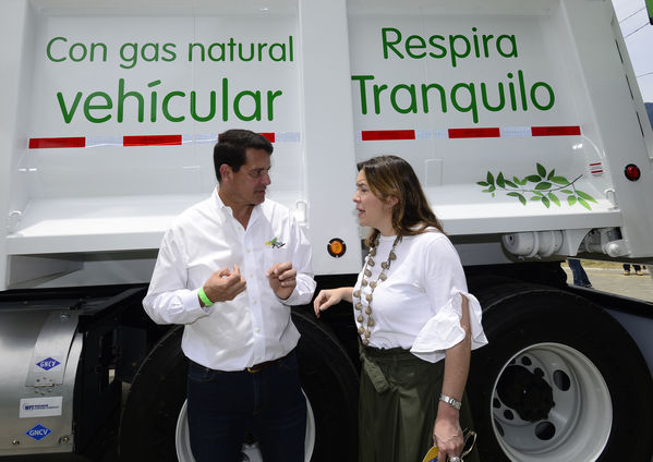 Construyendo País - Bus eléctrico
Construyendo País - Bus eléctrico
Fecha: Agosto 31 de 2019. 
Para descargar esta fotografía en alta resolución, haga clic sobre la imagen hasta que la misma se despliegue en la pantalla completa; luego dé clic derecho y elija la opción "guardar imagen como". 
En caso de publicación por cualquier medio, solicitamos acompañarla del crédito: "Foto EPM"
Palabras clave: Construyendo País - Bus eléctrico