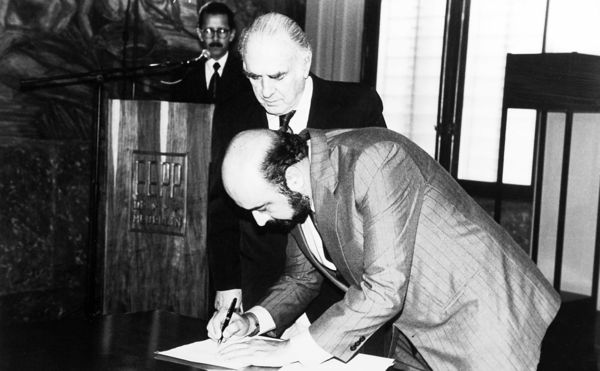 Firma_Contrato_Poce_II_Agno_1994.jpg