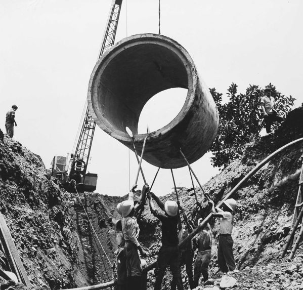Instalacion_de_tuberia_plan_piloto_alcantarillado_de_Medellin_y_el_Valle_de_Aburra.jpg