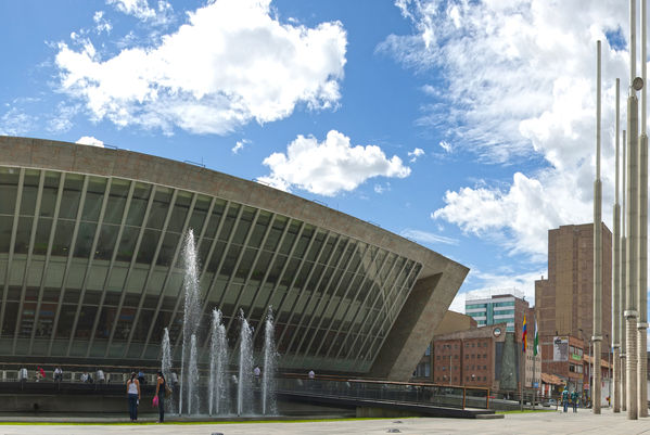 biblioteca-epm-portada-12052014.jpg