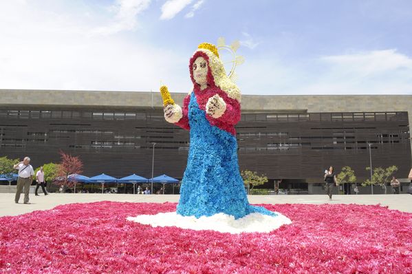 Gigantes de flores
Gigantes de flores
Fecha: Agosto 6 de 2013. 
Para descargar esta fotografía en alta resolución, haga clic sobre la imagen hasta que la misma se despliegue en la pantalla completa; luego dé clic derecho y elija la opción "guardar imagen como". 
En caso de publicación por cualquier medio, solicitamos acompañarla del crédito: "Cortesía EPM".
Palabras clave: Gigantes  flores Plaza Mayor parqués