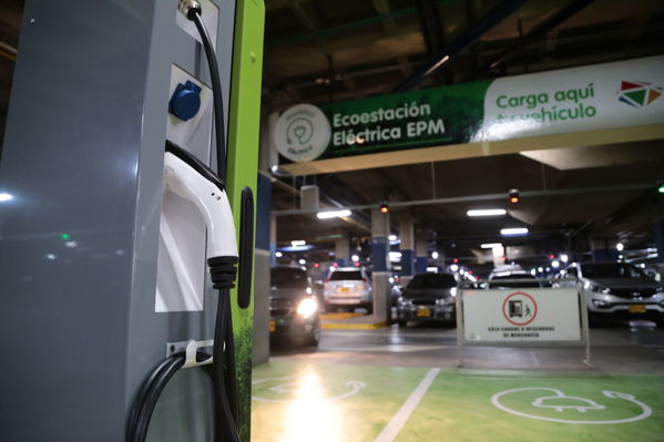 Ecoestación Unicentro
Ecoestación Unicentro
Fecha: Diciembre 12 de 2017
Para descargar esta fotografía en alta resolución, haga clic sobre la imagen hasta que la misma se despliegue en la pantalla completa; luego dé clic derecho y elija la opción "guardar imagen como". 
En caso de publicación por cualquier medio, solicitamos acompañarla del crédito: "Foto EPM
Palabras clave: Ecoestación Unicentro