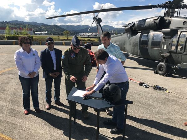 Helicóptero con Bambi Bucket
Helicóptero con Bambi Bucket
Diciembre 12 2018
Para descargar esta fotografía en alta resolución, haga clic sobre la imagen hasta que la misma se despliegue en la pantalla completa; luego dé clic derecho y elija la opción "guardar imagen como". 
En caso de publicación por cualquier medio, solicitamos acompañarla del crédito: "Foto EPM"
Palabras clave: Helicóptero con Bambi Bucket