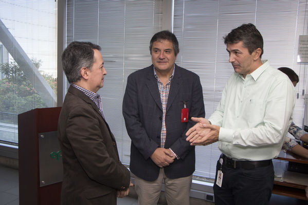Firma de convenio de cooperación EPM-PNUD
Firma de convenio de cooperación EPM-PNUD
Fecha: Diciembre 15 de 2016
Para descargar esta fotografía en alta resolución, haga clic sobre la imagen hasta que la misma se despliegue en la pantalla completa; luego dé clic derecho y elija la opción "guardar imagen como". 
En caso de publicación por cualquier medio, solicitamos acompañarla del crédito: "Foto EPM"
Palabras clave: Firma convenio cooperación EPM-PNUD