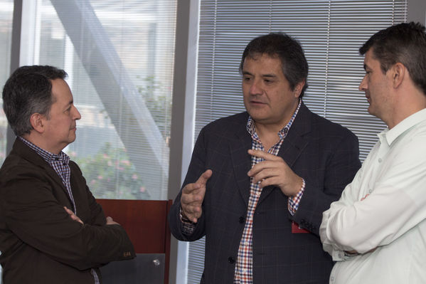 Firma de convenio de cooperación EPM-PNUD
Firma de convenio de cooperación EPM-PNUD
Fecha: Diciembre 15 de 2016
Para descargar esta fotografía en alta resolución, haga clic sobre la imagen hasta que la misma se despliegue en la pantalla completa; luego dé clic derecho y elija la opción "guardar imagen como". 
En caso de publicación por cualquier medio, solicitamos acompañarla del crédito: "Foto EPM"
Palabras clave: Firma convenio cooperación EPM-PNUD