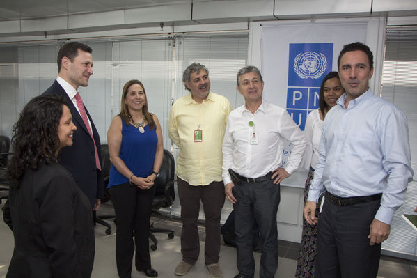 Firma de convenio de cooperación EPM-PNUD
Firma de convenio de cooperación EPM-PNUD
Fecha: Diciembre 15 de 2016
Para descargar esta fotografía en alta resolución, haga clic sobre la imagen hasta que la misma se despliegue en la pantalla completa; luego dé clic derecho y elija la opción "guardar imagen como". 
En caso de publicación por cualquier medio, solicitamos acompañarla del crédito: "Foto EPM"
Palabras clave: Firma convenio cooperación EPM-PNUD