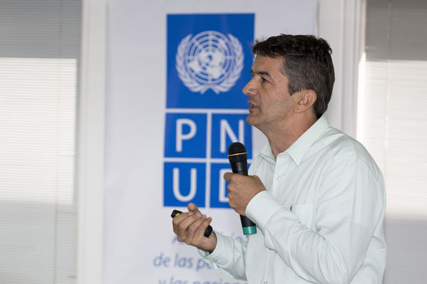 Firma de convenio de cooperación EPM-PNUD
Firma de convenio de cooperación EPM-PNUD
Fecha: Diciembre 15 de 2016
Para descargar esta fotografía en alta resolución, haga clic sobre la imagen hasta que la misma se despliegue en la pantalla completa; luego dé clic derecho y elija la opción "guardar imagen como". 
En caso de publicación por cualquier medio, solicitamos acompañarla del crédito: "Foto EPM"
Palabras clave: Firma convenio cooperación EPM-PNUD