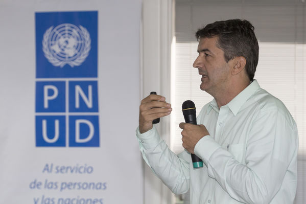Firma de convenio de cooperación EPM-PNUD
Firma de convenio de cooperación EPM-PNUD
Fecha: Diciembre 15 de 2016
Para descargar esta fotografía en alta resolución, haga clic sobre la imagen hasta que la misma se despliegue en la pantalla completa; luego dé clic derecho y elija la opción "guardar imagen como". 
En caso de publicación por cualquier medio, solicitamos acompañarla del crédito: "Foto EPM"
Palabras clave: Firma convenio cooperación EPM-PNUD