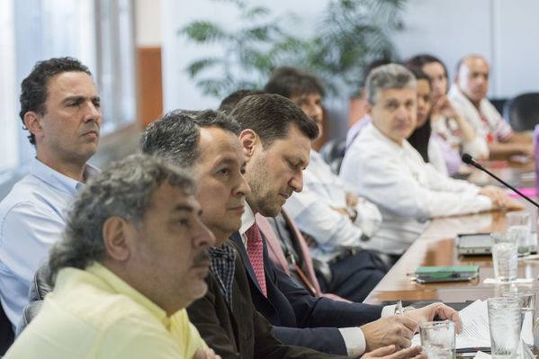 Firma de convenio de cooperación EPM-PNUD
Firma de convenio de cooperación EPM-PNUD
Fecha: Diciembre 15 de 2016
Para descargar esta fotografía en alta resolución, haga clic sobre la imagen hasta que la misma se despliegue en la pantalla completa; luego dé clic derecho y elija la opción "guardar imagen como". 
En caso de publicación por cualquier medio, solicitamos acompañarla del crédito: "Foto EPM"
Palabras clave: Firma convenio cooperación EPM-PNUD