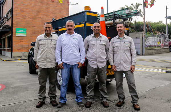 Mejor cuadrilla 2015-Productividad en campo  
Mejor cuadrilla 2015-Productividad en campo    
Fecha: Diciembre 16 de 2015. Lugar: Envigado – Despacho de T&D EPM
Para descargar esta fotografía en alta resolución, haga clic sobre la imagen hasta que la misma se despliegue en la pantalla completa; luego dé clic derecho y elija la opción "guardar imagen como". 
En caso de publicación por cualquier medio, solicitamos acompañarla del crédito: "Foto EPM"

Palabras clave: Mejor cuadrilla 2015 Productividad campo