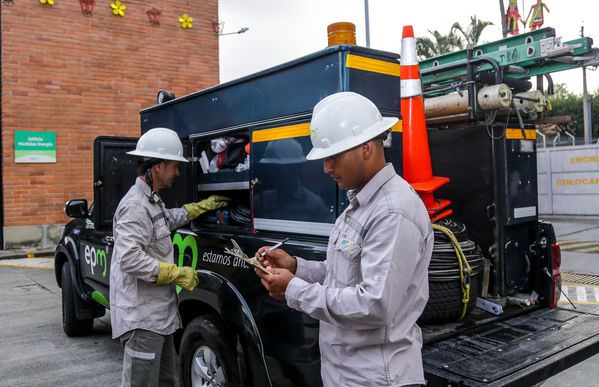 Mejor cuadrilla 2015-Productividad en campo  
Mejor cuadrilla 2015-Productividad en campo    
Fecha: Diciembre 16 de 2015. Lugar: Envigado – Despacho de T&D EPM
Para descargar esta fotografía en alta resolución, haga clic sobre la imagen hasta que la misma se despliegue en la pantalla completa; luego dé clic derecho y elija la opción "guardar imagen como". 
En caso de publicación por cualquier medio, solicitamos acompañarla del crédito: "Foto EPM"

Palabras clave: Mejor cuadrilla 2015 Productividad campo