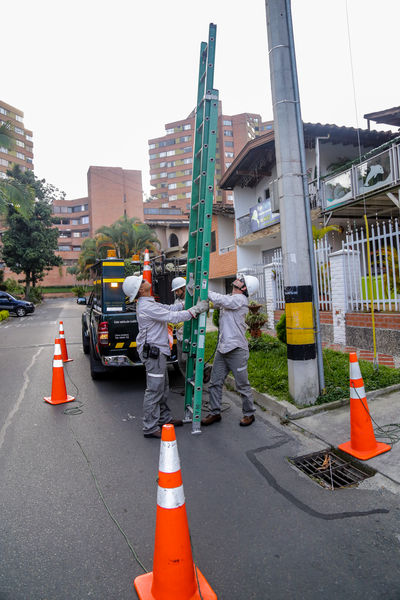 Mejor cuadrilla 2015-Productividad en campo  
Mejor cuadrilla 2015-Productividad en campo    
Fecha: Diciembre 16 de 2015. Lugar: Envigado – Despacho de T&D EPM
Para descargar esta fotografía en alta resolución, haga clic sobre la imagen hasta que la misma se despliegue en la pantalla completa; luego dé clic derecho y elija la opción "guardar imagen como". 
En caso de publicación por cualquier medio, solicitamos acompañarla del crédito: "Foto EPM"

Palabras clave: Mejor cuadrilla 2015 Productividad campo