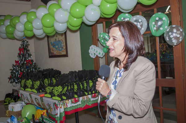 Acto de celebración, cliente 1 millón de Gas  
Acto de celebración, cliente 1 millón de Gas    
Fecha: Diciembre 16 de 2015. Lugar: Copacabana – Hogar Sagrado Corazón de Jesús
Para descargar esta fotografía en alta resolución, haga clic sobre la imagen hasta que la misma se despliegue en la pantalla completa; luego dé clic derecho y elija la opción "guardar imagen como". 
En caso de publicación por cualquier medio, solicitamos acompañarla del crédito: "Foto EPM"
Palabras clave: Acto celebración cliente millón Gas