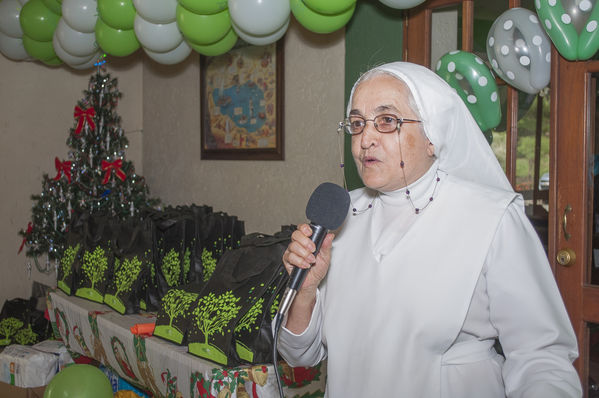 Acto de celebración, cliente 1 millón de Gas  
Acto de celebración, cliente 1 millón de Gas    
Fecha: Diciembre 16 de 2015. Lugar: Copacabana – Hogar Sagrado Corazón de Jesús
Para descargar esta fotografía en alta resolución, haga clic sobre la imagen hasta que la misma se despliegue en la pantalla completa; luego dé clic derecho y elija la opción "guardar imagen como". 
En caso de publicación por cualquier medio, solicitamos acompañarla del crédito: "Foto EPM"
Palabras clave: Acto celebración cliente millón Gas