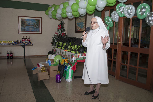 Acto de celebración, cliente 1 millón de Gas  
Acto de celebración, cliente 1 millón de Gas    
Fecha: Diciembre 16 de 2015. Lugar: Copacabana – Hogar Sagrado Corazón de Jesús
Para descargar esta fotografía en alta resolución, haga clic sobre la imagen hasta que la misma se despliegue en la pantalla completa; luego dé clic derecho y elija la opción "guardar imagen como". 
En caso de publicación por cualquier medio, solicitamos acompañarla del crédito: "Foto EPM"
Palabras clave: Acto celebración cliente millón Gas