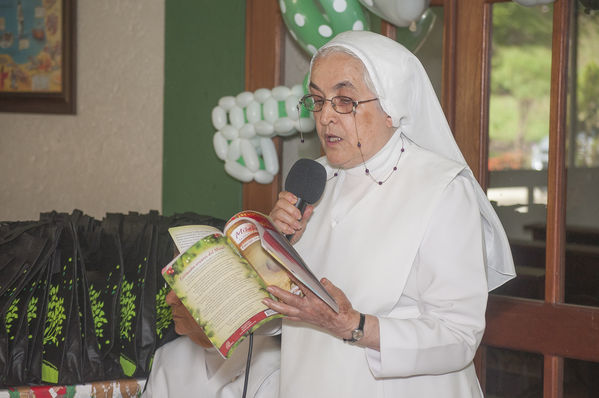 Acto de celebración, cliente 1 millón de Gas  
Acto de celebración, cliente 1 millón de Gas    
Fecha: Diciembre 16 de 2015. Lugar: Copacabana – Hogar Sagrado Corazón de Jesús
Para descargar esta fotografía en alta resolución, haga clic sobre la imagen hasta que la misma se despliegue en la pantalla completa; luego dé clic derecho y elija la opción "guardar imagen como". 
En caso de publicación por cualquier medio, solicitamos acompañarla del crédito: "Foto EPM"
Palabras clave: Acto celebración cliente millón Gas
