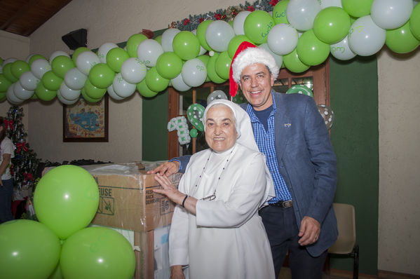Acto de celebración, cliente 1 millón de Gas   
Acto de celebración, cliente 1 millón de Gas    
Fecha: Diciembre 16 de 2015. Lugar: Copacabana – Hogar Sagrado Corazón de Jesús
Para descargar esta fotografía en alta resolución, haga clic sobre la imagen hasta que la misma se despliegue en la pantalla completa; luego dé clic derecho y elija la opción "guardar imagen como". 
En caso de publicación por cualquier medio, solicitamos acompañarla del crédito: "Foto EPM"
Palabras clave: Acto celebración cliente millón Gas