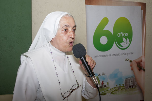 Acto de celebración, cliente 1 millón de Gas   
Acto de celebración, cliente 1 millón de Gas    
Fecha: Diciembre 16 de 2015. Lugar: Copacabana – Hogar Sagrado Corazón de Jesús
Para descargar esta fotografía en alta resolución, haga clic sobre la imagen hasta que la misma se despliegue en la pantalla completa; luego dé clic derecho y elija la opción "guardar imagen como". 
En caso de publicación por cualquier medio, solicitamos acompañarla del crédito: "Foto EPM"
Palabras clave: Acto celebración cliente millón Gas