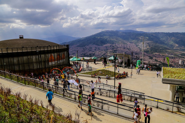 Inauguración UVA Nuevo Amanecer   
Inauguración UVA Nuevo Amanecer    
Fecha: Diciembre 16 de 2015. Lugar: Medellín – Barrio Santo Domingo
Para descargar esta fotografía en alta resolución, haga clic sobre la imagen hasta que la misma se despliegue en la pantalla completa; luego dé clic derecho y elija la opción "guardar imagen como". 
En caso de publicación por cualquier medio, solicitamos acompañarla del crédito: "Foto EPM"

Palabras clave: Inauguración UVA Nuevo Amanecer