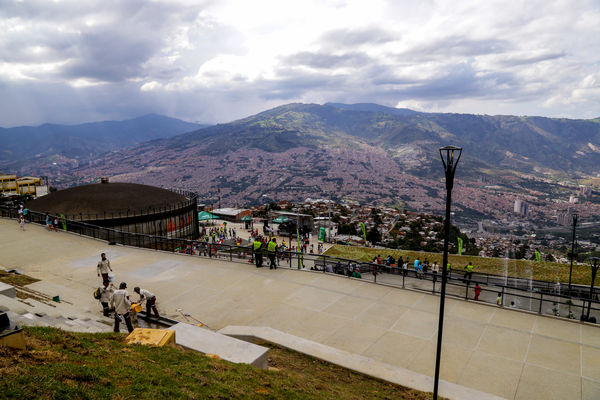 Inauguración UVA Nuevo Amanecer   
Inauguración UVA Nuevo Amanecer    
Fecha: Diciembre 16 de 2015. Lugar: Medellín – Barrio Santo Domingo
Para descargar esta fotografía en alta resolución, haga clic sobre la imagen hasta que la misma se despliegue en la pantalla completa; luego dé clic derecho y elija la opción "guardar imagen como". 
En caso de publicación por cualquier medio, solicitamos acompañarla del crédito: "Foto EPM"

Palabras clave: Inauguración UVA Nuevo Amanecer