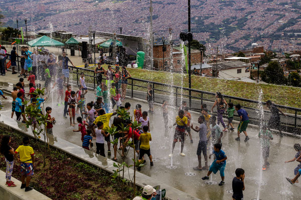Inauguración UVA Nuevo Amanecer   
Inauguración UVA Nuevo Amanecer    
Fecha: Diciembre 16 de 2015. Lugar: Medellín – Barrio Santo Domingo
Para descargar esta fotografía en alta resolución, haga clic sobre la imagen hasta que la misma se despliegue en la pantalla completa; luego dé clic derecho y elija la opción "guardar imagen como". 
En caso de publicación por cualquier medio, solicitamos acompañarla del crédito: "Foto EPM"

Palabras clave: Inauguración UVA Nuevo Amanecer