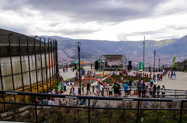 Inauguración UVA Nuevo Amanecer   
Inauguración UVA Nuevo Amanecer    
Fecha: Diciembre 16 de 2015. Lugar: Medellín – Barrio Santo Domingo
Para descargar esta fotografía en alta resolución, haga clic sobre la imagen hasta que la misma se despliegue en la pantalla completa; luego dé clic derecho y elija la opción "guardar imagen como". 
En caso de publicación por cualquier medio, solicitamos acompañarla del crédito: "Foto EPM"

Palabras clave: Inauguración UVA Nuevo Amanecer