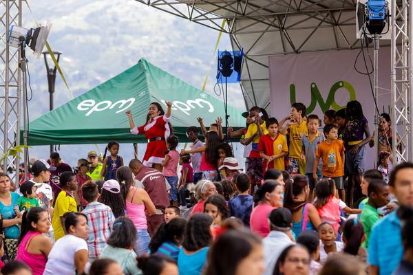 Inauguración UVA Nuevo Amanecer   
Inauguración UVA Nuevo Amanecer    
Fecha: Diciembre 16 de 2015. Lugar: Medellín – Barrio Santo Domingo
Para descargar esta fotografía en alta resolución, haga clic sobre la imagen hasta que la misma se despliegue en la pantalla completa; luego dé clic derecho y elija la opción "guardar imagen como". 
En caso de publicación por cualquier medio, solicitamos acompañarla del crédito: "Foto EPM"

Palabras clave: Inauguración UVA Nuevo Amanecer