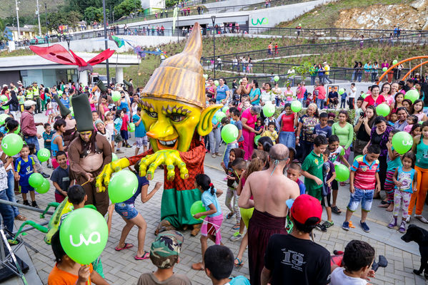 Inauguración UVA Nuevo Amanecer   
Inauguración UVA Nuevo Amanecer    
Fecha: Diciembre 16 de 2015. Lugar: Medellín – Barrio Santo Domingo
Para descargar esta fotografía en alta resolución, haga clic sobre la imagen hasta que la misma se despliegue en la pantalla completa; luego dé clic derecho y elija la opción "guardar imagen como". 
En caso de publicación por cualquier medio, solicitamos acompañarla del crédito: "Foto EPM"

Palabras clave: Inauguración UVA Nuevo Amanecer