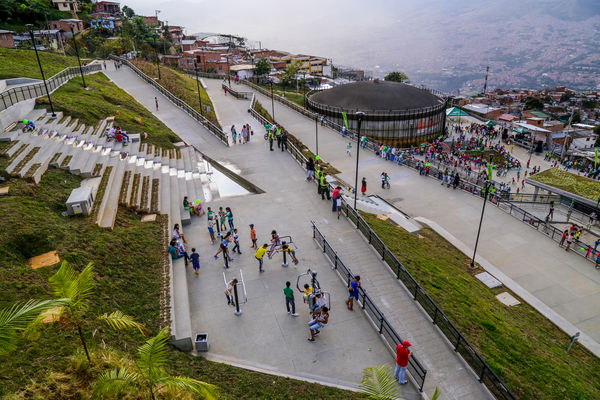 Inauguración UVA Nuevo Amanecer   
Inauguración UVA Nuevo Amanecer    
Fecha: Diciembre 16 de 2015. Lugar: Medellín – Barrio Santo Domingo
Para descargar esta fotografía en alta resolución, haga clic sobre la imagen hasta que la misma se despliegue en la pantalla completa; luego dé clic derecho y elija la opción "guardar imagen como". 
En caso de publicación por cualquier medio, solicitamos acompañarla del crédito: "Foto EPM"

Palabras clave: Inauguración UVA Nuevo Amanecer