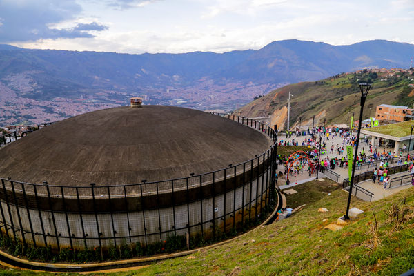 Inauguración UVA Nuevo Amanecer   
Inauguración UVA Nuevo Amanecer    
Fecha: Diciembre 16 de 2015. Lugar: Medellín – Barrio Santo Domingo
Para descargar esta fotografía en alta resolución, haga clic sobre la imagen hasta que la misma se despliegue en la pantalla completa; luego dé clic derecho y elija la opción "guardar imagen como". 
En caso de publicación por cualquier medio, solicitamos acompañarla del crédito: "Foto EPM"

Palabras clave: Inauguración UVA Nuevo Amanecer
