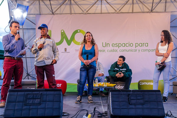 Inauguración UVA Nuevo Amanecer
Inauguración UVA Nuevo Amanecer    
Fecha: Diciembre 16 de 2015. Lugar: Medellín – Barrio Santo Domingo
Para descargar esta fotografía en alta resolución, haga clic sobre la imagen hasta que la misma se despliegue en la pantalla completa; luego dé clic derecho y elija la opción "guardar imagen como". 
En caso de publicación por cualquier medio, solicitamos acompañarla del crédito: "Foto EPM"

Palabras clave: Inauguración UVA Nuevo Amanecer