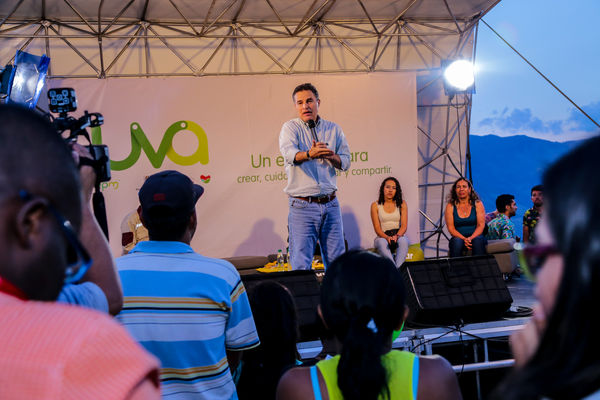 Inauguración UVA Nuevo Amanecer
Inauguración UVA Nuevo Amanecer    
Fecha: Diciembre 16 de 2015. Lugar: Medellín – Barrio Santo Domingo
Para descargar esta fotografía en alta resolución, haga clic sobre la imagen hasta que la misma se despliegue en la pantalla completa; luego dé clic derecho y elija la opción "guardar imagen como". 
En caso de publicación por cualquier medio, solicitamos acompañarla del crédito: "Foto EPM"

Palabras clave: Inauguración UVA Nuevo Amanecer