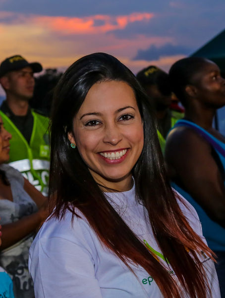 Inauguración UVA Nuevo Amanecer
Inauguración UVA Nuevo Amanecer    
Fecha: Diciembre 16 de 2015. Lugar: Medellín – Barrio Santo Domingo
Para descargar esta fotografía en alta resolución, haga clic sobre la imagen hasta que la misma se despliegue en la pantalla completa; luego dé clic derecho y elija la opción "guardar imagen como". 
En caso de publicación por cualquier medio, solicitamos acompañarla del crédito: "Foto EPM"

Palabras clave: Inauguración UVA Nuevo Amanecer