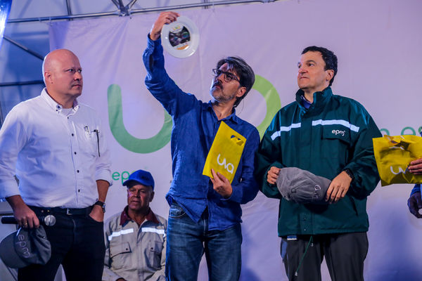 Inauguración UVA Nuevo Amanecer
Inauguración UVA Nuevo Amanecer    
Fecha: Diciembre 16 de 2015. Lugar: Medellín – Barrio Santo Domingo
Para descargar esta fotografía en alta resolución, haga clic sobre la imagen hasta que la misma se despliegue en la pantalla completa; luego dé clic derecho y elija la opción "guardar imagen como". 
En caso de publicación por cualquier medio, solicitamos acompañarla del crédito: "Foto EPM"

Palabras clave: Inauguración UVA Nuevo Amanecer