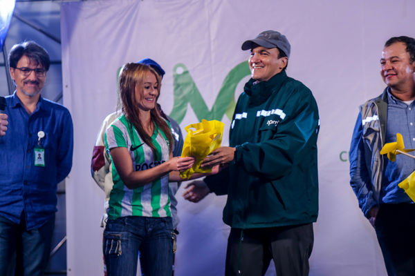 Inauguración UVA Nuevo Amanecer
Inauguración UVA Nuevo Amanecer    
Fecha: Diciembre 16 de 2015. Lugar: Medellín – Barrio Santo Domingo
Para descargar esta fotografía en alta resolución, haga clic sobre la imagen hasta que la misma se despliegue en la pantalla completa; luego dé clic derecho y elija la opción "guardar imagen como". 
En caso de publicación por cualquier medio, solicitamos acompañarla del crédito: "Foto EPM"

Palabras clave: Inauguración UVA Nuevo Amanecer