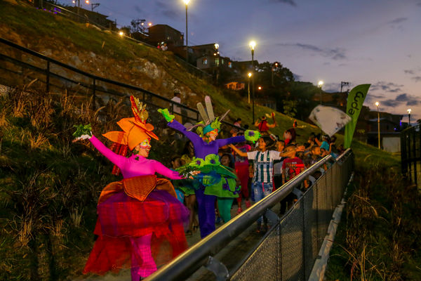 Inauguración UVA Nuevo Amanecer
Inauguración UVA Nuevo Amanecer    
Fecha: Diciembre 16 de 2015. Lugar: Medellín – Barrio Santo Domingo
Para descargar esta fotografía en alta resolución, haga clic sobre la imagen hasta que la misma se despliegue en la pantalla completa; luego dé clic derecho y elija la opción "guardar imagen como". 
En caso de publicación por cualquier medio, solicitamos acompañarla del crédito: "Foto EPM"

Palabras clave: Inauguración UVA Nuevo Amanecer